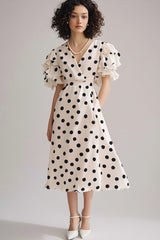 A Linie Elfenbein Schwarzes Dots Cocktailkleid mit V-Ausschnitt und kurzen Ärmeln