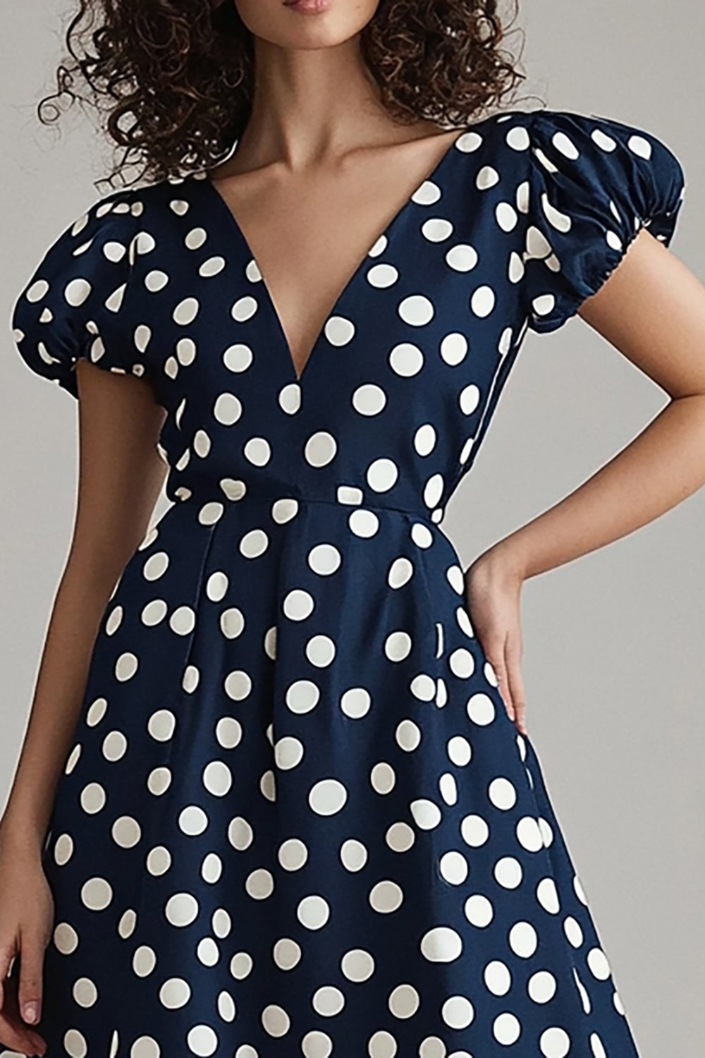 Marineblaues weißes A-Linie Polka-Dots Kleid mit Puffärmeln