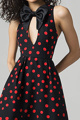 Schwarzes rotes Polka Dots Kleid mit Schleife