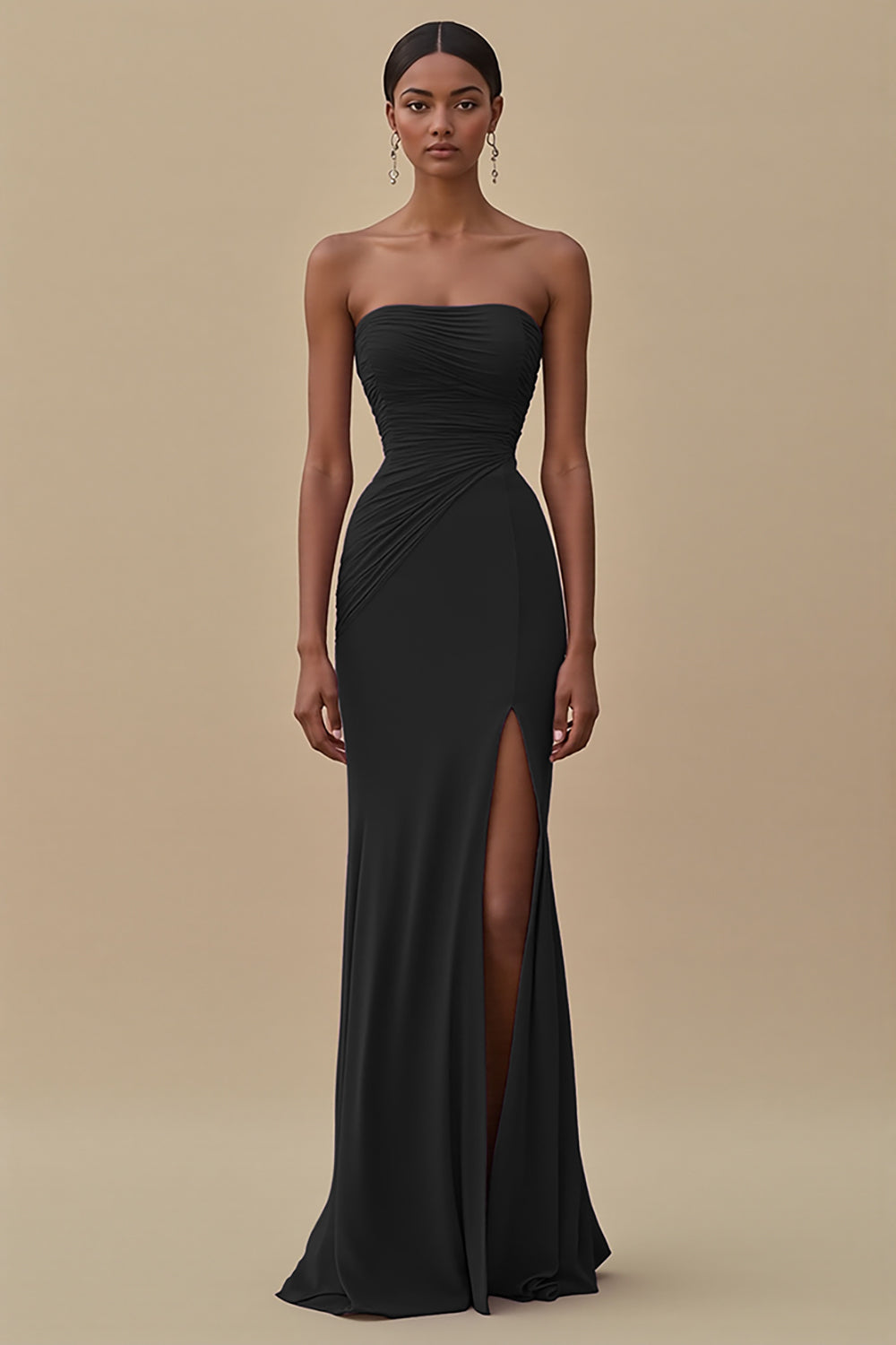 Schwarzes Trägerloses Gerafftes Langes Ballkleid mit Schlitz