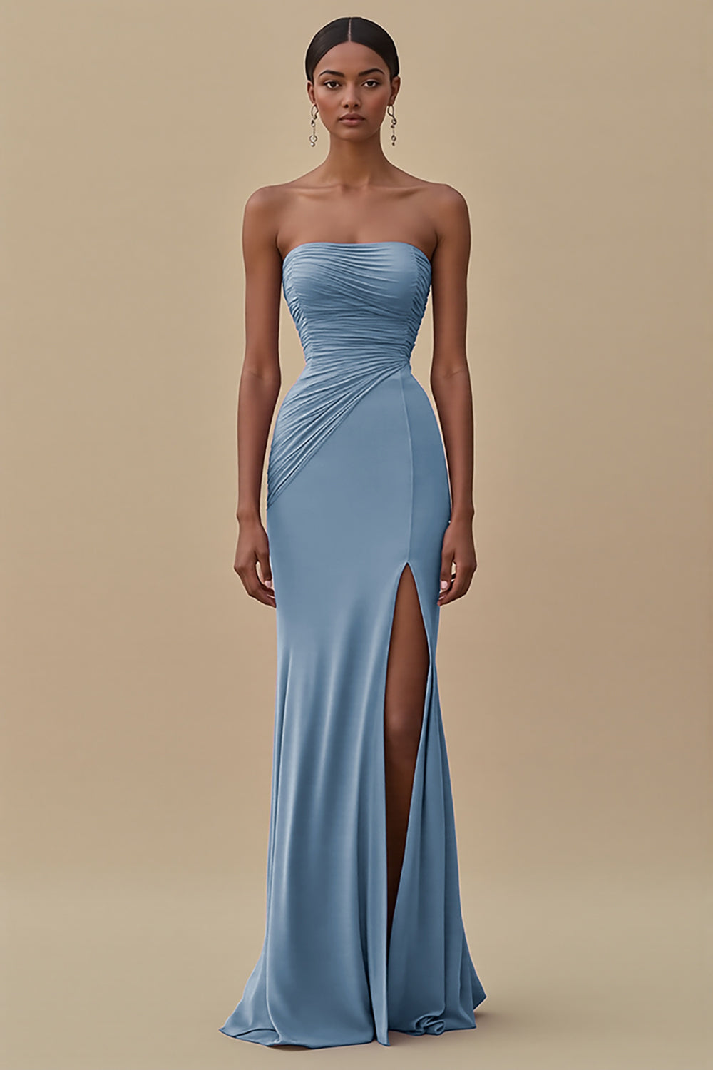 Schwarzes Trägerloses Gerafftes Langes Ballkleid mit Schlitz