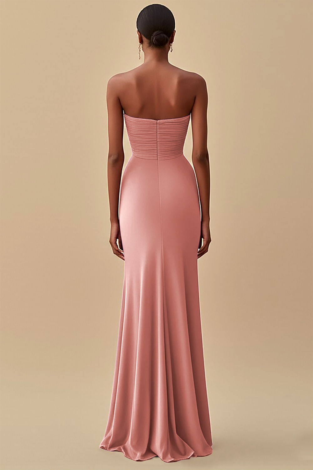 Schwarzes Trägerloses Gerafftes Langes Ballkleid mit Schlitz