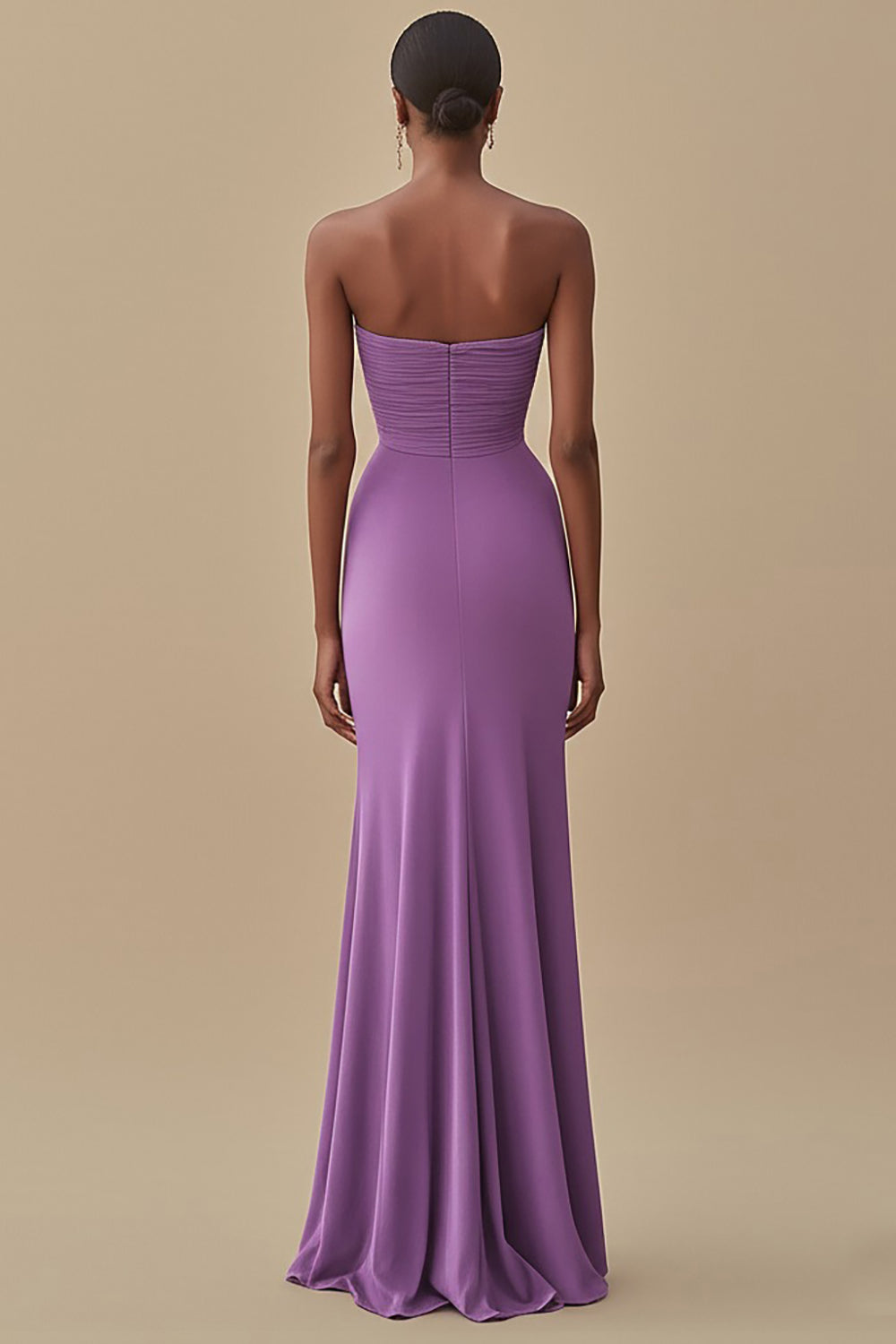 Schwarzes Trägerloses Gerafftes Langes Ballkleid mit Schlitz