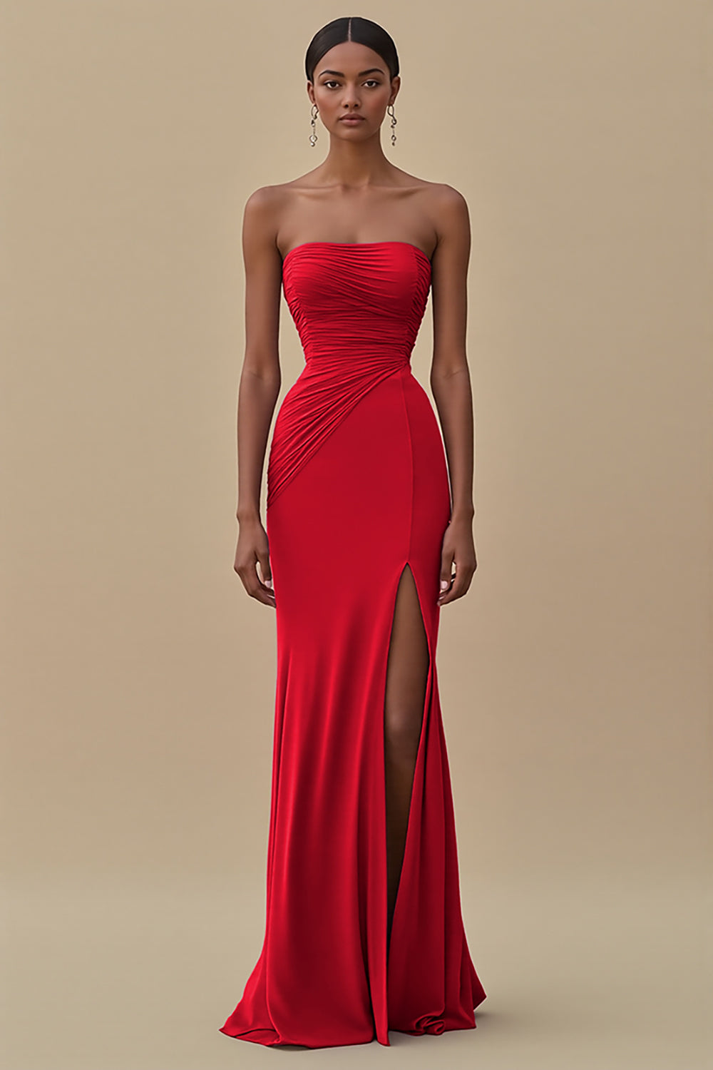 Schwarzes Trägerloses Gerafftes Langes Ballkleid mit Schlitz