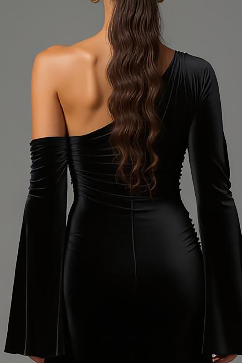 Langes Samt Schwarzes Ballkleid mit einer Schulter und ausgestellten Ärmeln