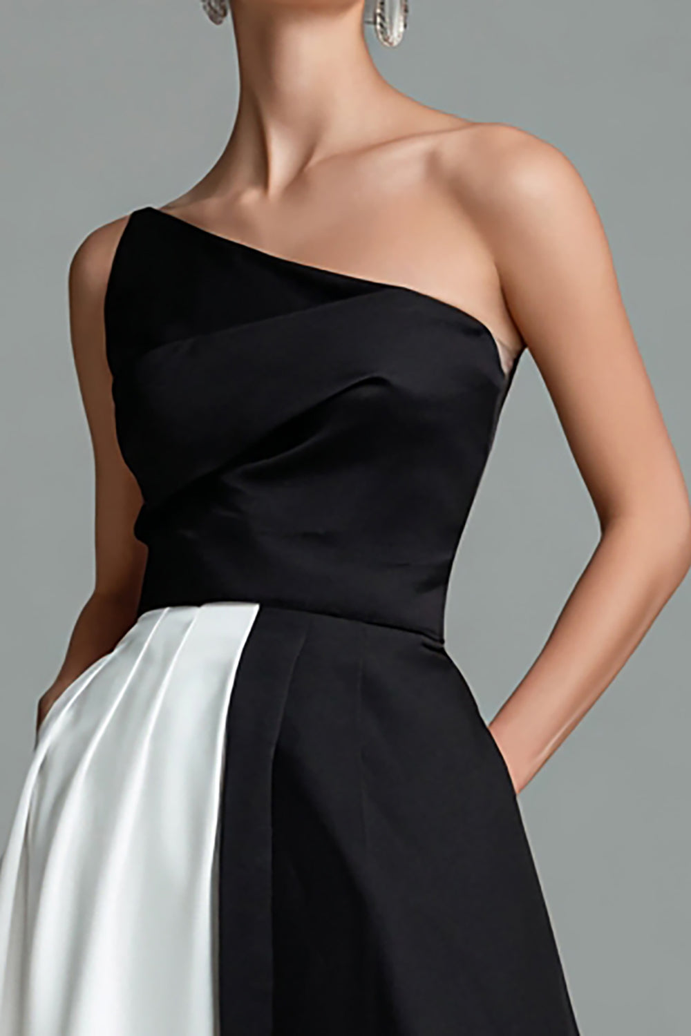 Schwarz-Weißes Ballkleid mit einer Schulter in A-Linie