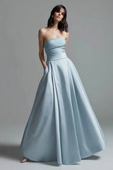 Trägerloses Himmelblaues Ballkleid aus Satin in A-Linie
