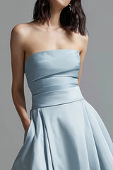 Trägerloses Himmelblaues Ballkleid aus Satin in A-Linie