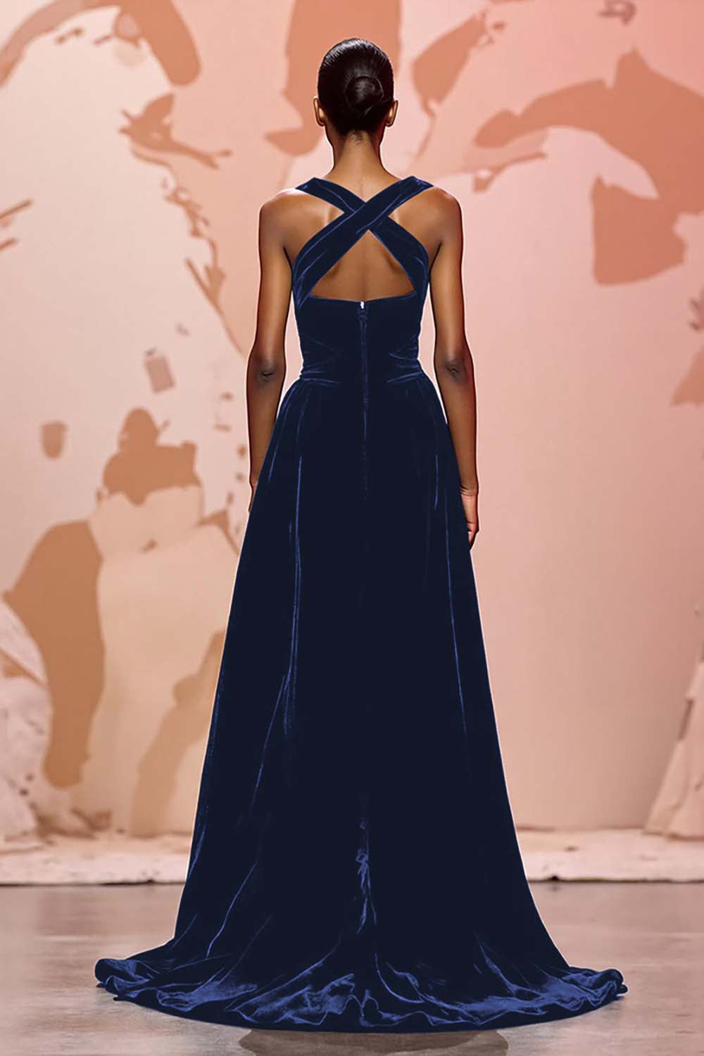 Einfaches Schwarzes Langes Abendkleid aus Samt mit Schlüsselloch