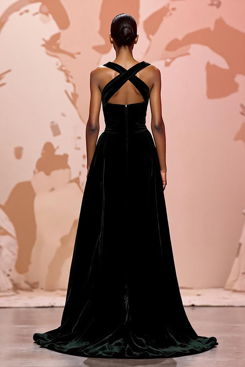 Einfaches Schwarzes Langes Abendkleid aus Samt mit Schlüsselloch