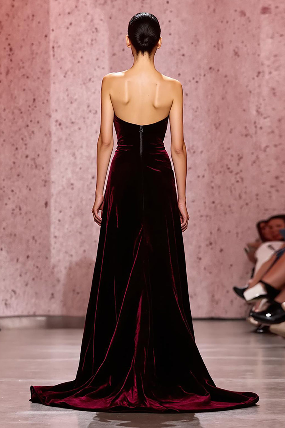 Dunkelrotes Trägerloses Abendkleid aus Samt
