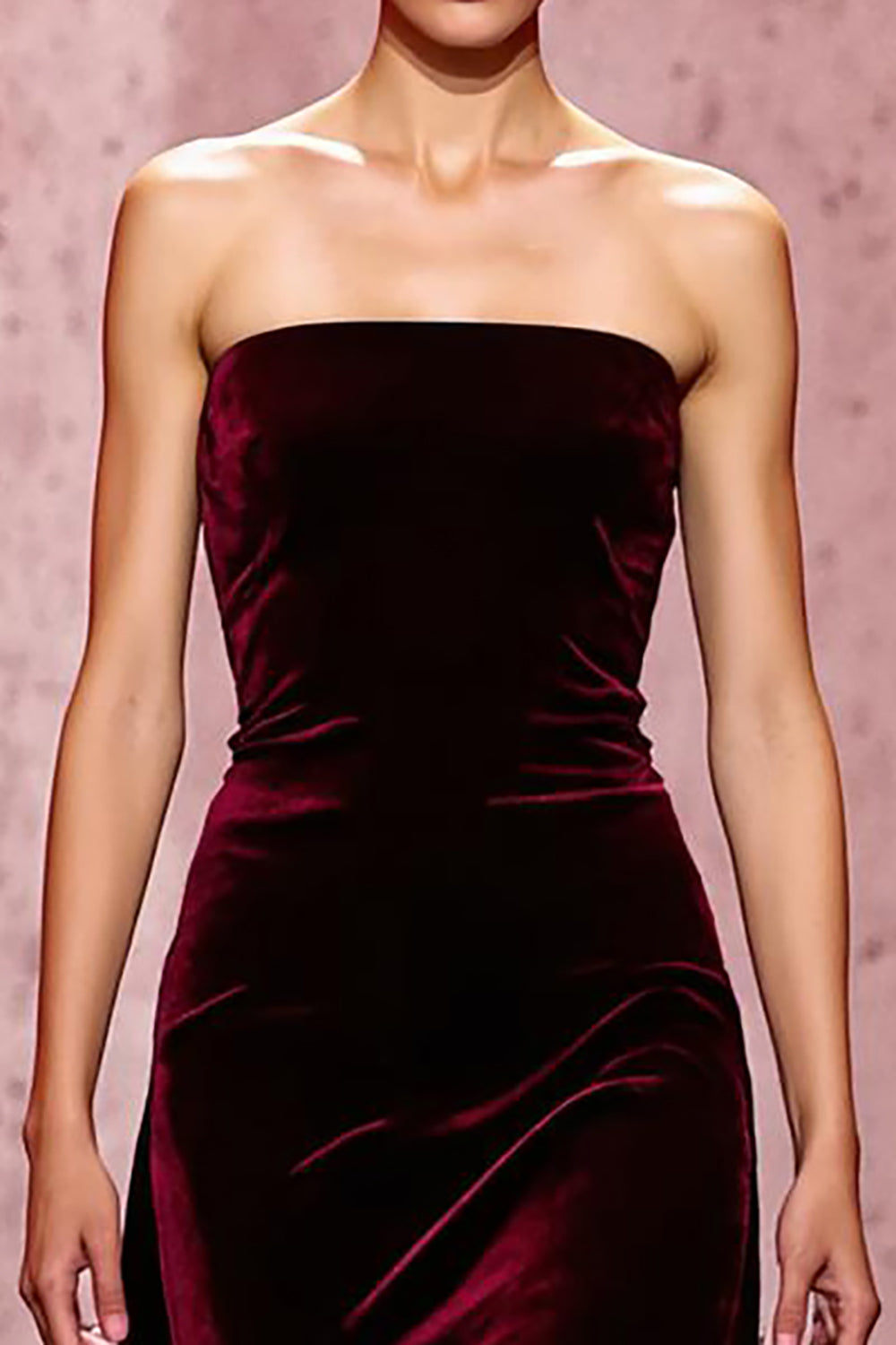 Dunkelrotes Trägerloses Abendkleid aus Samt