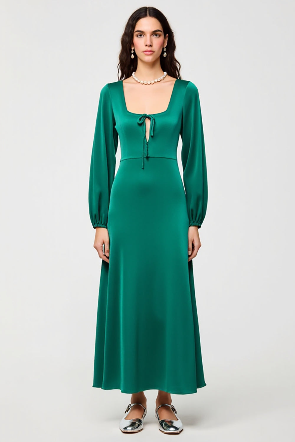 Langärmeliges Grünes Hochzeitsgastkleid mit quadratischem Ausschnitt