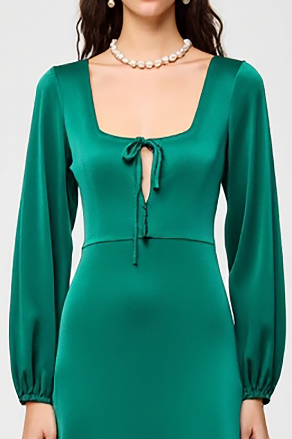 Langärmeliges Grünes Hochzeitsgastkleid mit quadratischem Ausschnitt