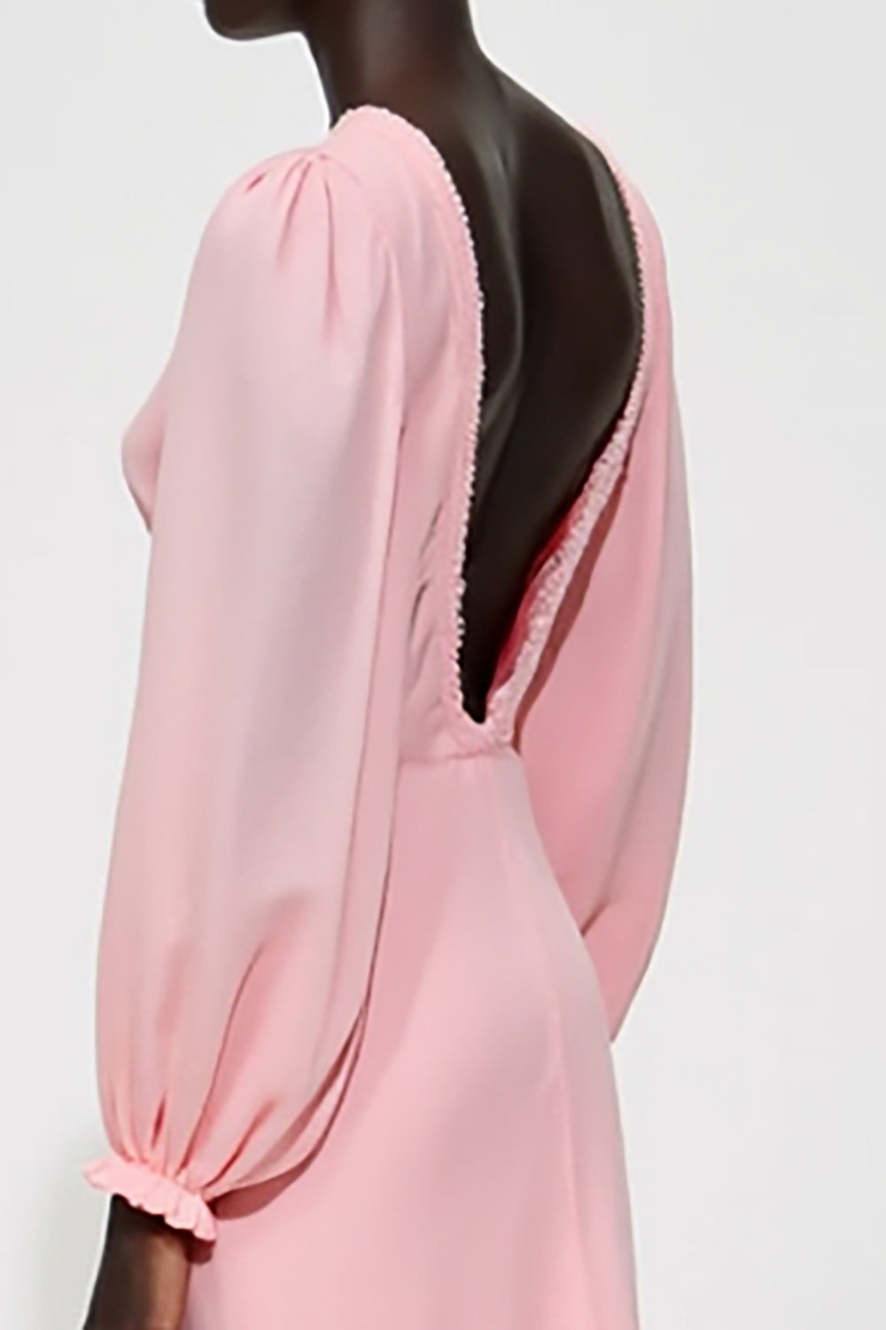 Langärmeliges Rosa Brautgastkleid mit V-Ausschnitt und Rüschen