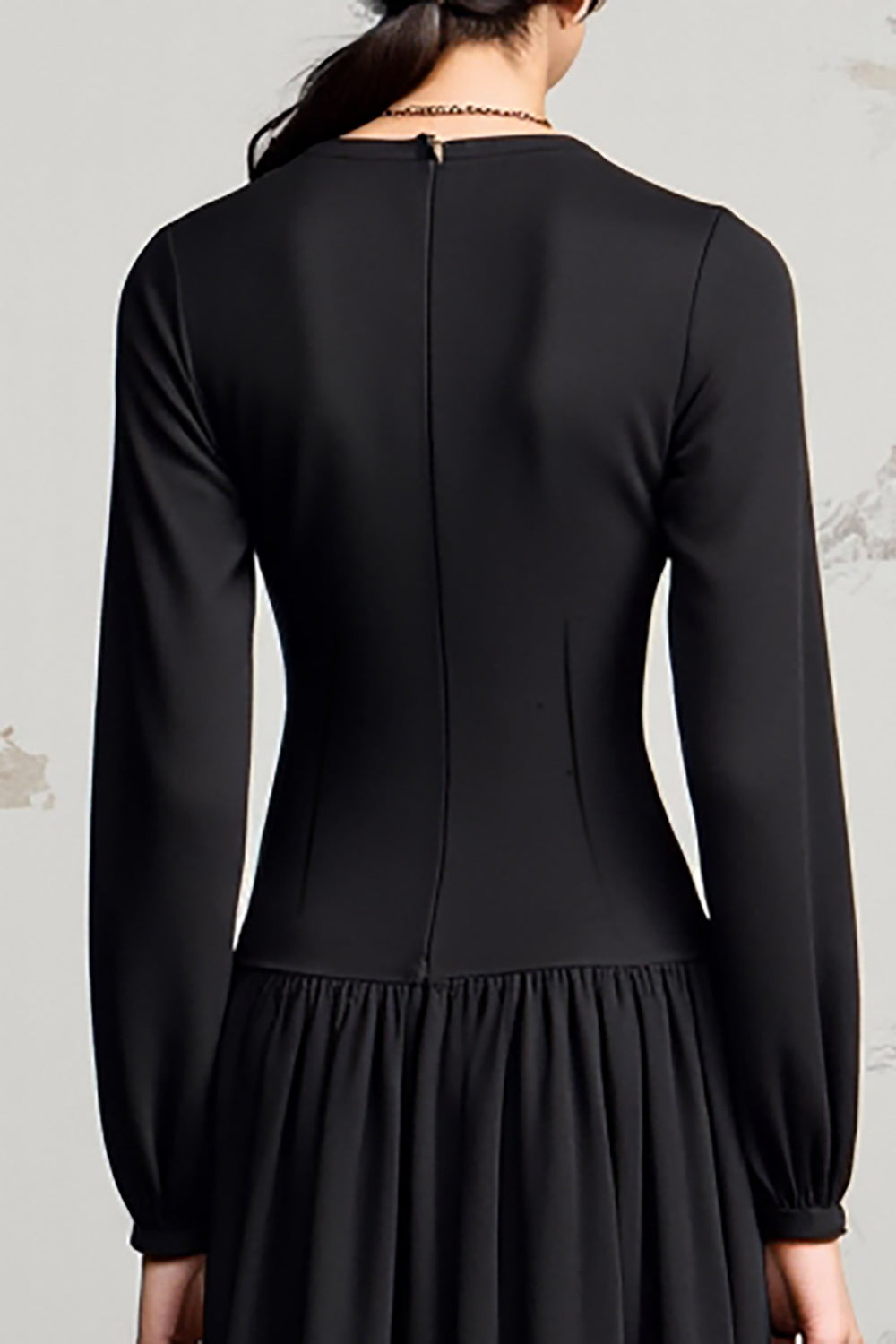 Schwarzes A Linie Langarmkleid für Hochzeitsgäste mit Wasserfallausschnitt