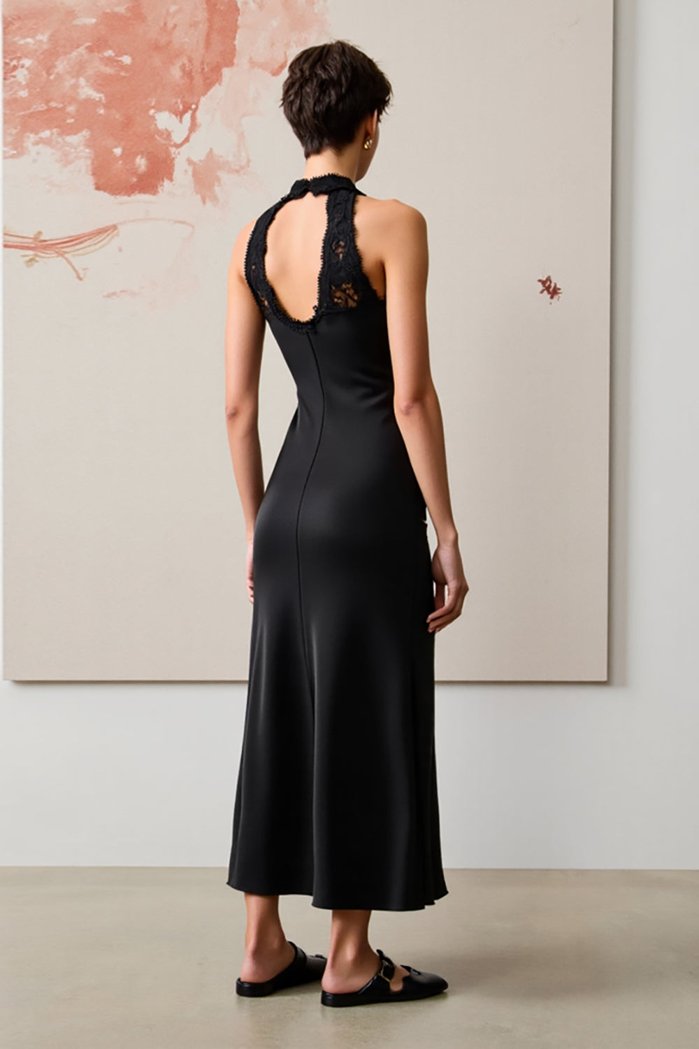 Schwarzes Neckholder Hochzeitsgastkleid mit Spitze