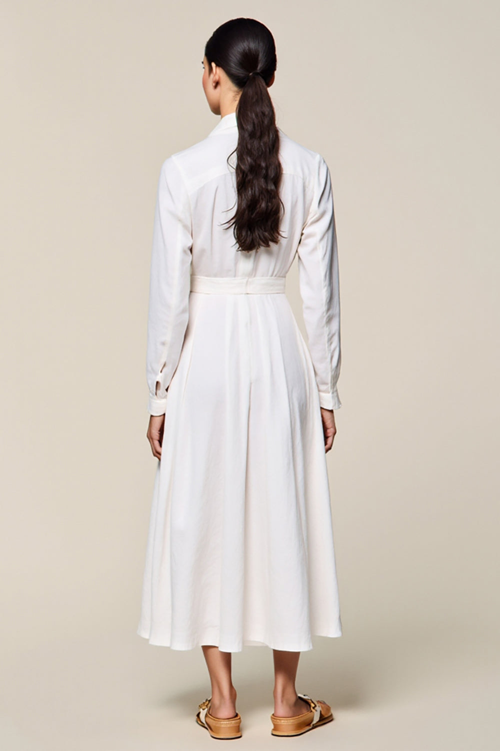 Weißes A-Linie Hochzeitsgastkleid mit langen Ärmeln