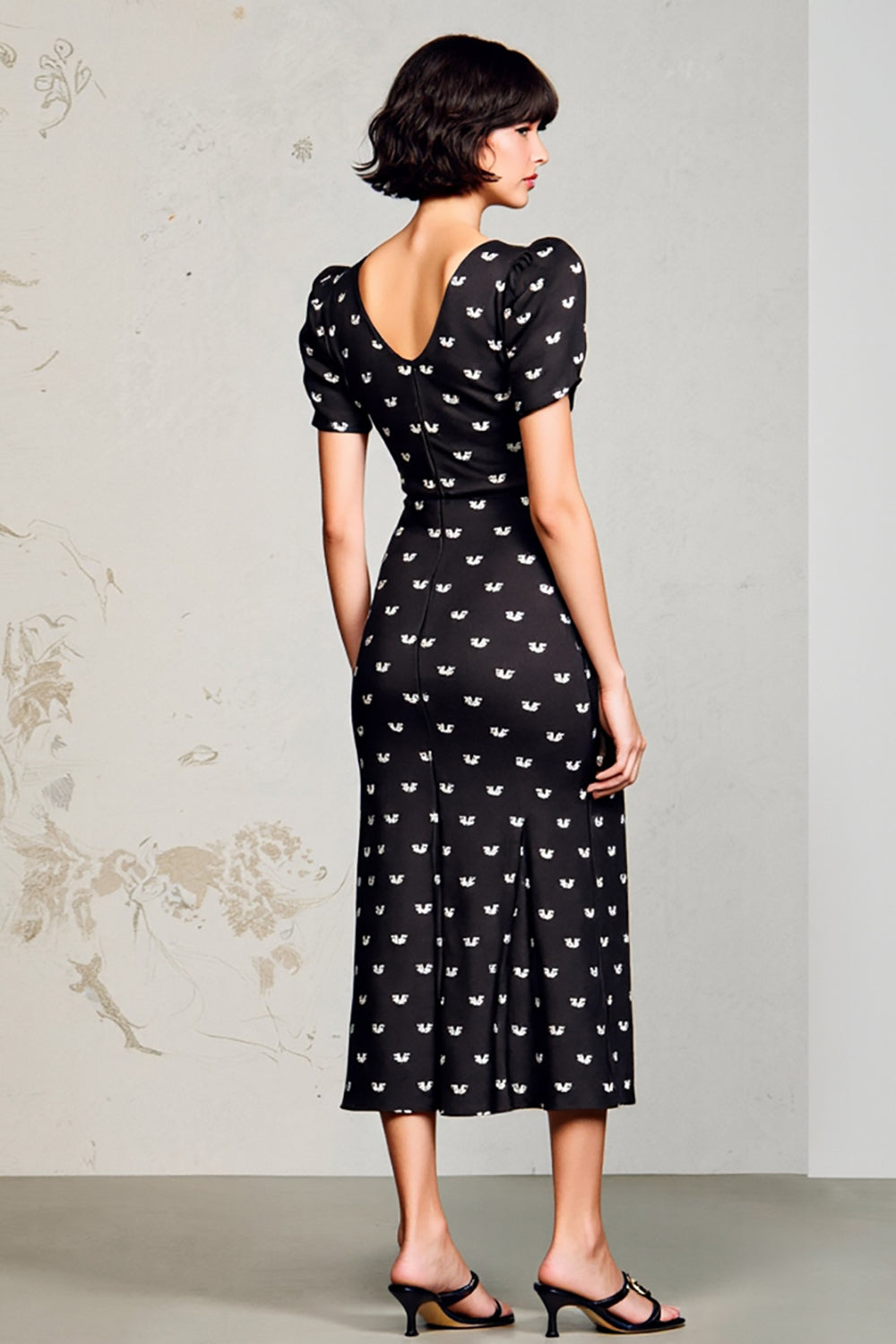 Schwarzes Langes Hochzeitskleid aus Satin mit V-Ausschnitt und Ärmeln