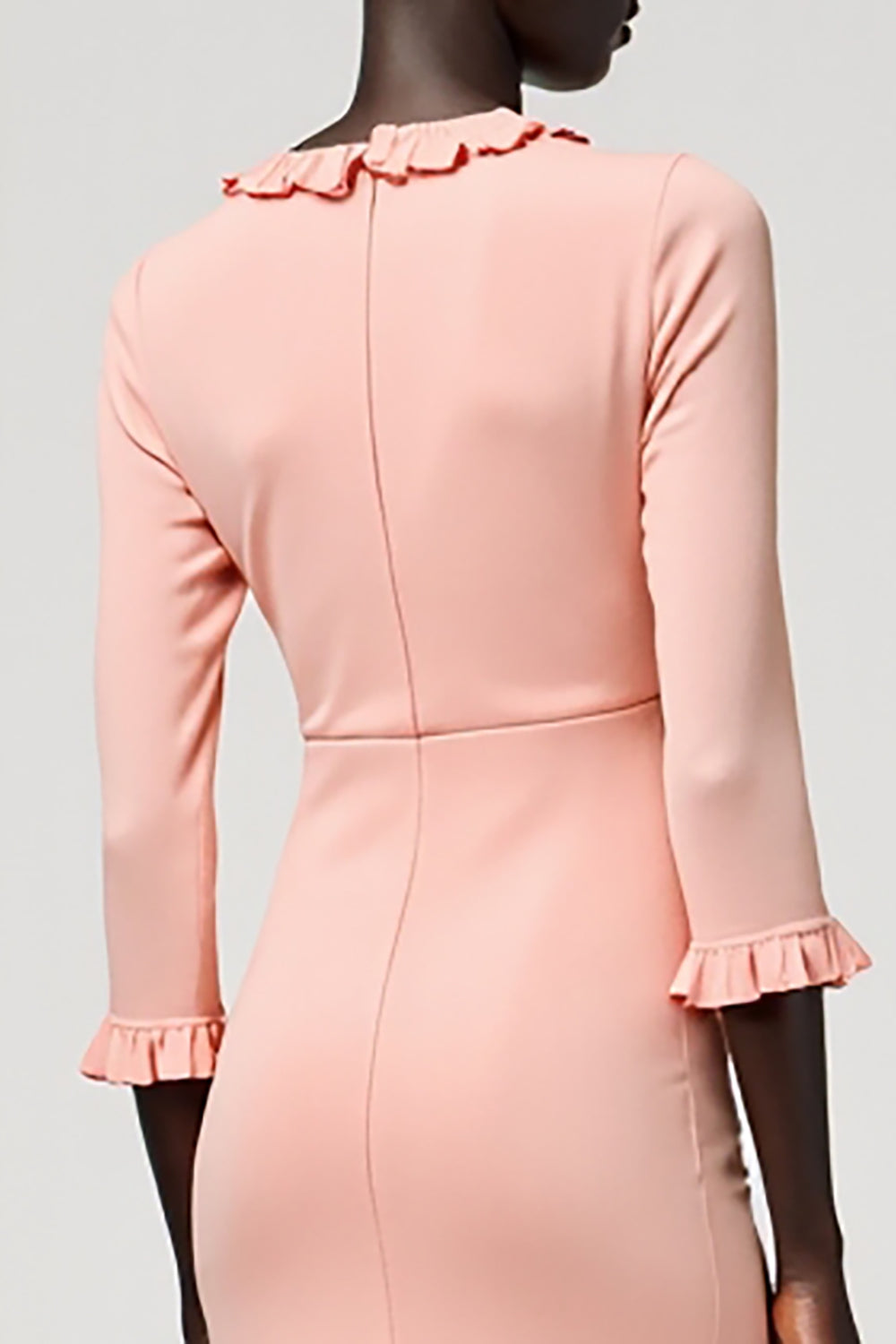 Rosa Langes Etui Hochzeitsgastkleid mit Rüschen und Schlitz