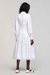 Weißes A-Linie Hochzeitsgastkleid mit langen Ärmeln