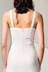 Elfenbein Gästekleid mit Rüschen und V-Ausschnitt und Schlitz