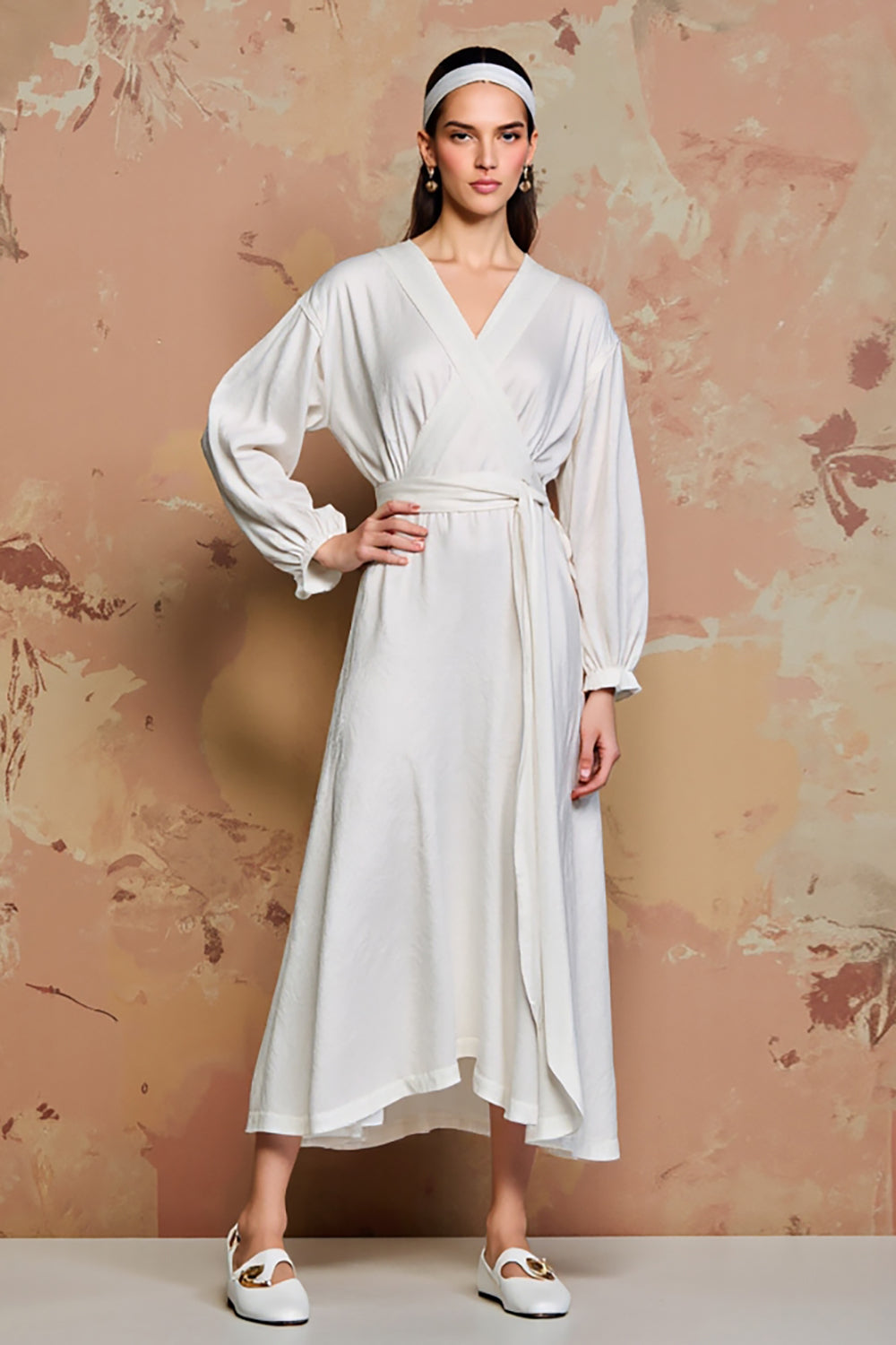 Weißes A-Linie Hochzeitsgastkleid mit langen Ärmeln