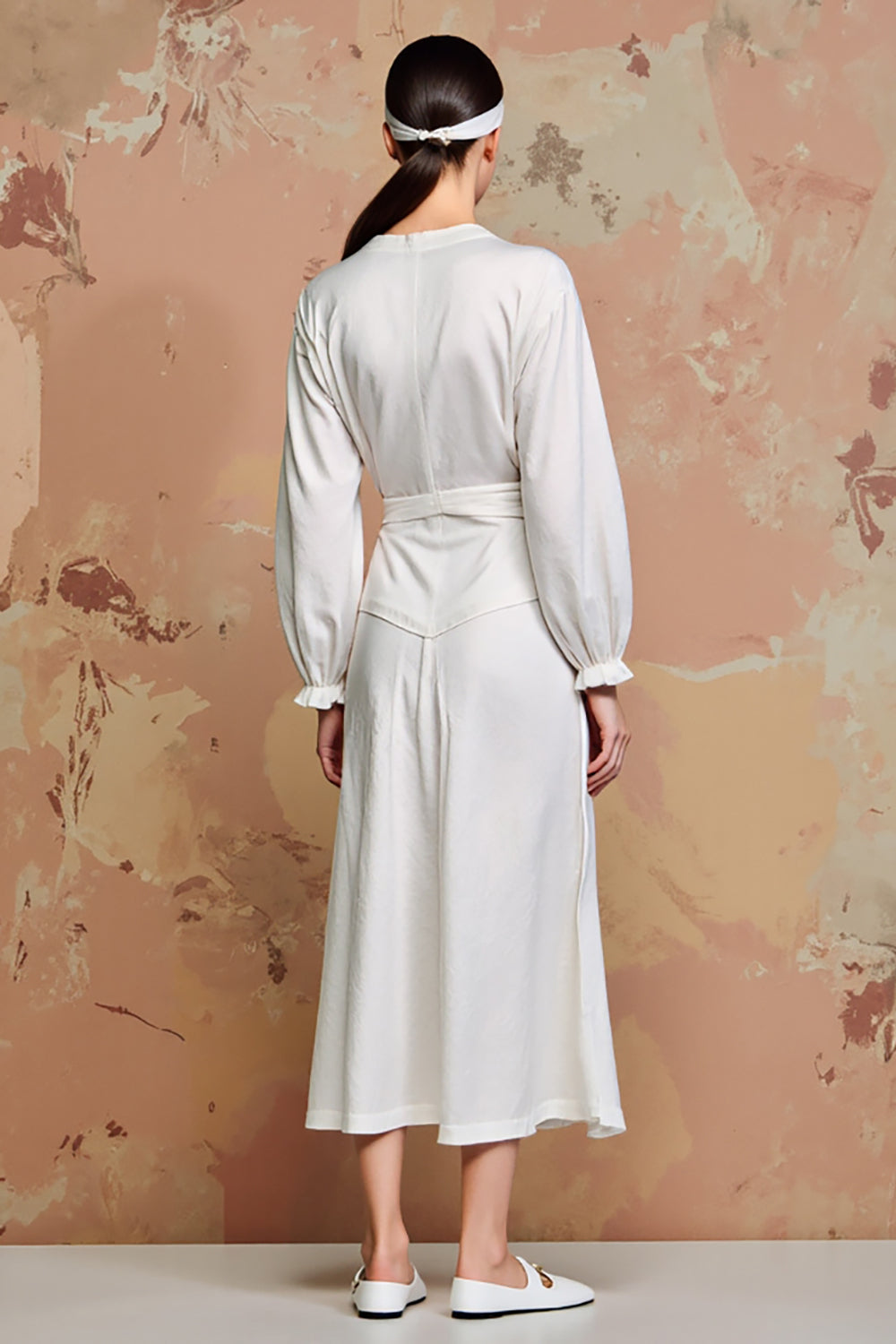 Weißes A-Linie Hochzeitsgastkleid mit langen Ärmeln