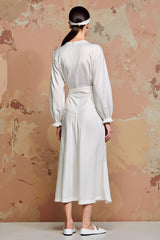 Weißes A-Linie Hochzeitsgastkleid mit langen Ärmeln