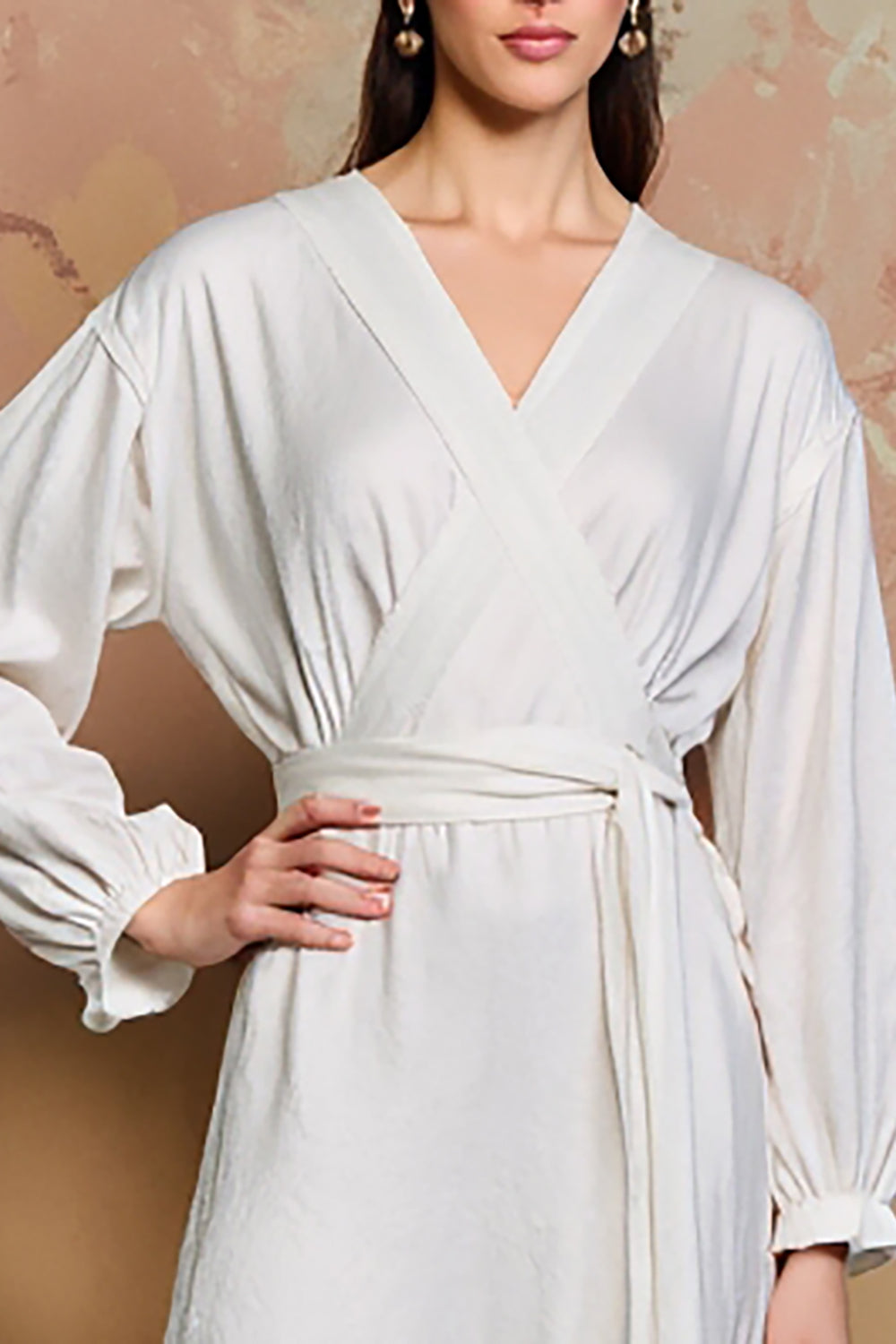 Weißes A-Linie Hochzeitsgastkleid mit langen Ärmeln