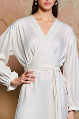 Weißes A-Linie Hochzeitsgastkleid mit langen Ärmeln