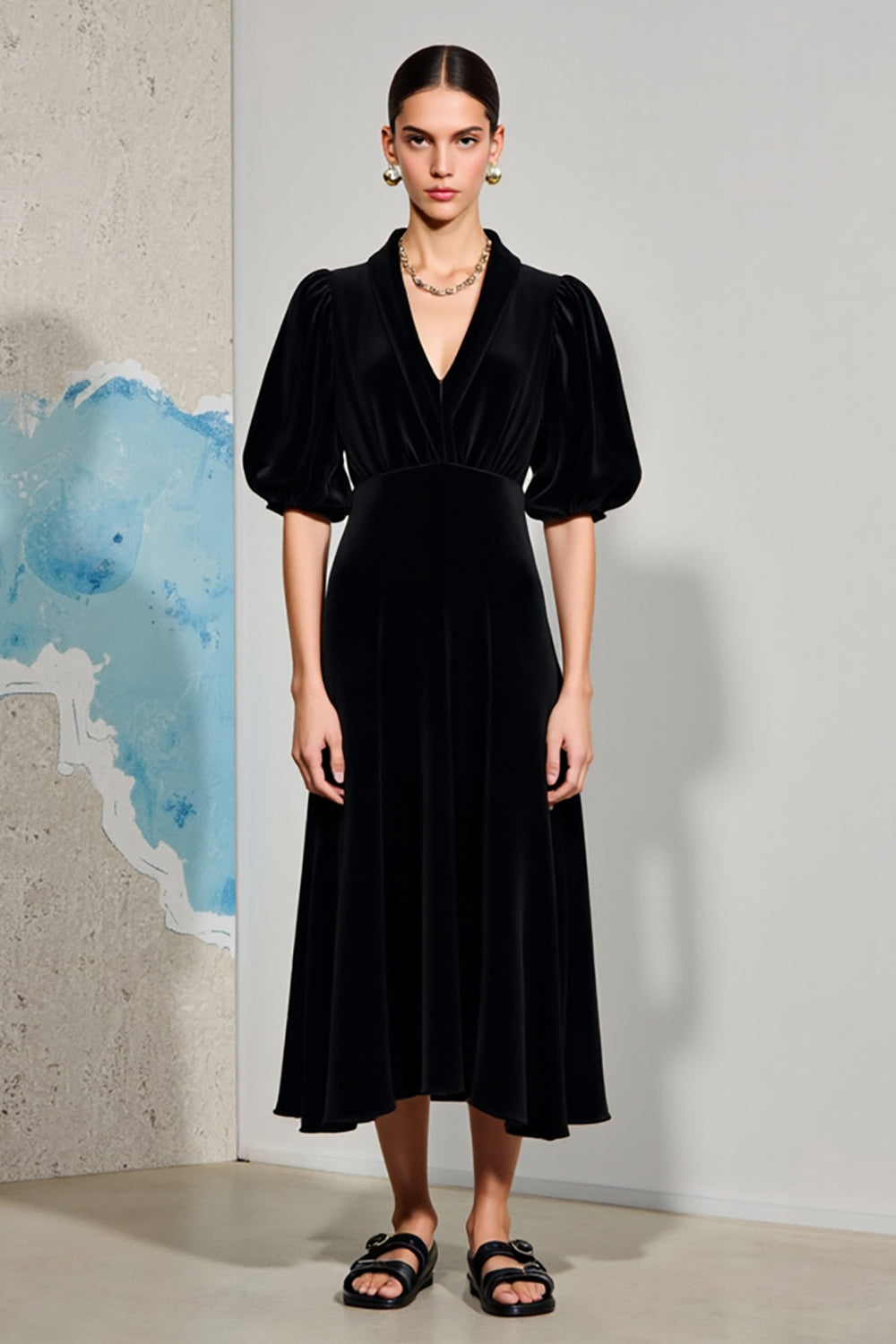 Schwarzes A-Linie Hochzeitsgastkleid mit Puffärmeln und V-Ausschnitt