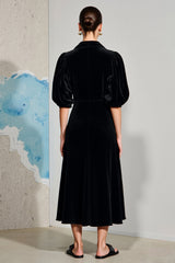 Schwarzes A-Linie Hochzeitsgastkleid mit Puffärmeln und V-Ausschnitt