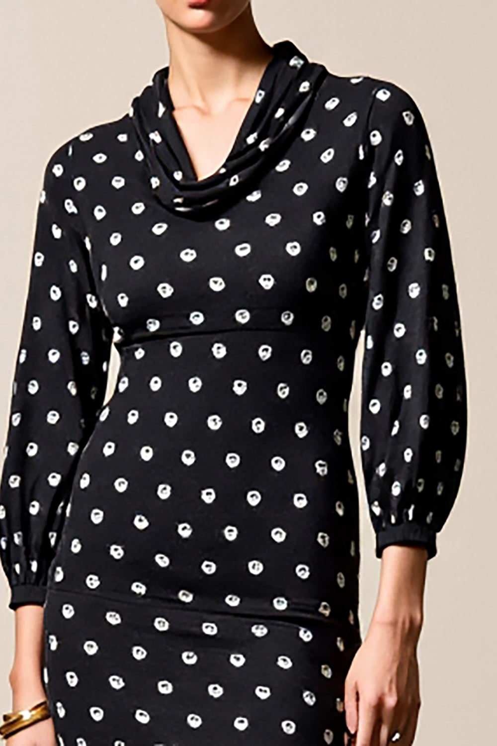 Polka Dot Wasserfall Ausschnitt Etui Schwarzes Hochzeitsgastkleid