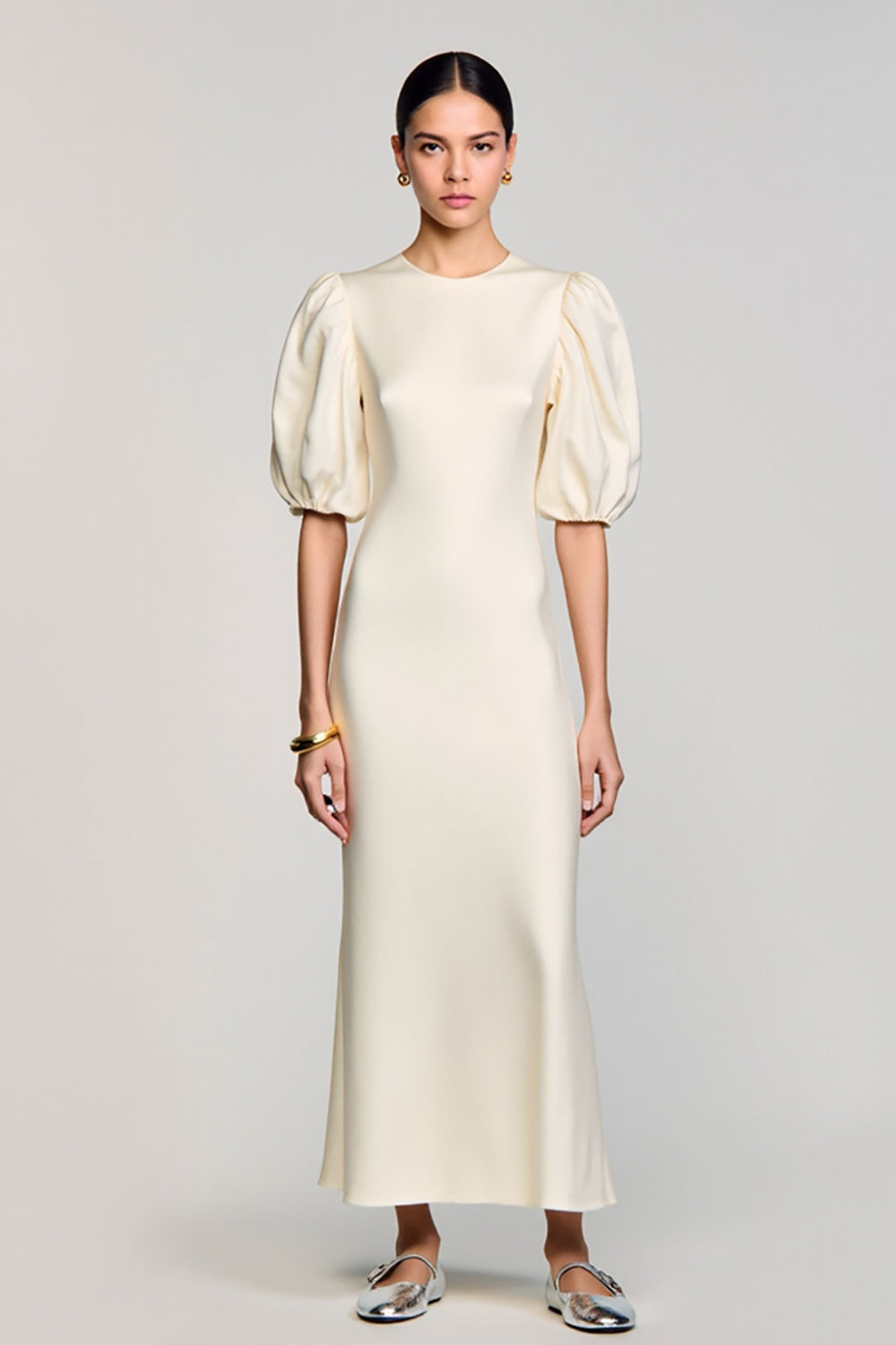 Langes Elfenbein Hochzeitsgastkleid mit Puffärmeln und Schlüsselloch