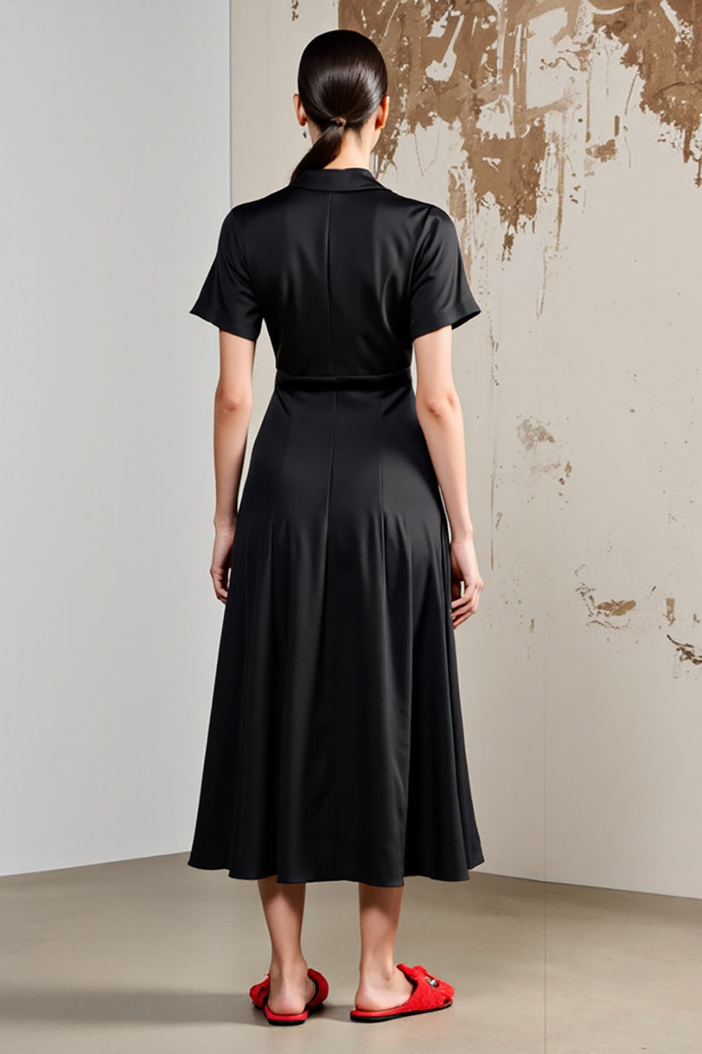 A Linie V-Ausschnitt Midi Schwarzes Hochzeitsgastkleid mit Schärpe