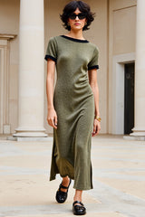 Olive Langes Hochzeitsgastkleid mit U-Boot-Ausschnitt und kurzen Ärmeln