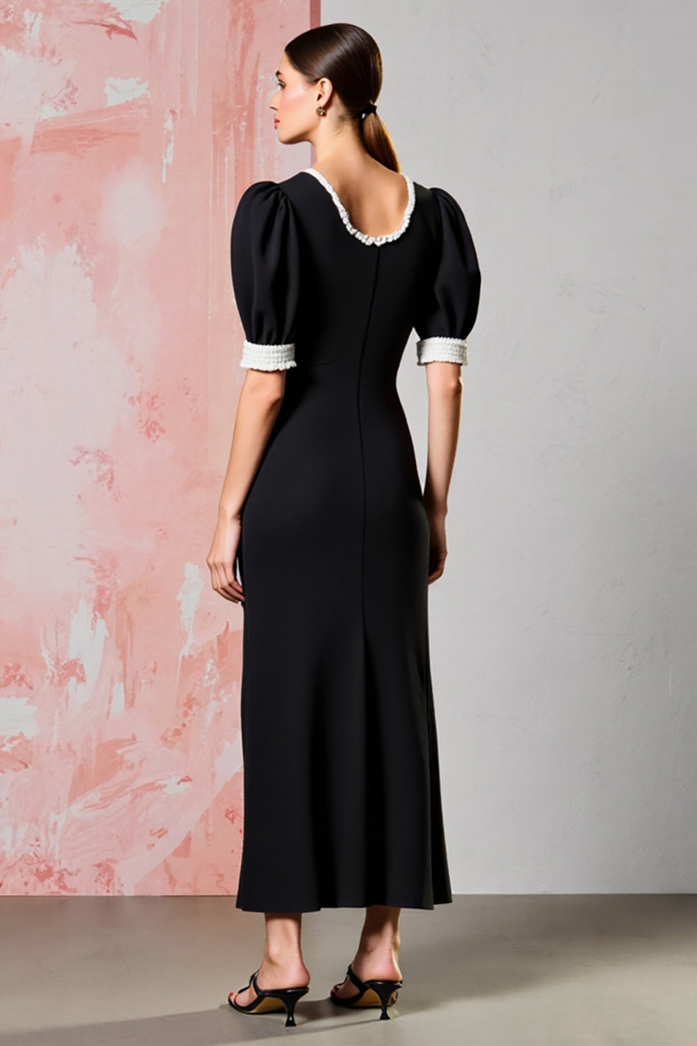 Schwarzes aLnges Partykleid mit Rundhalsausschnitt und kurzen Ärmeln