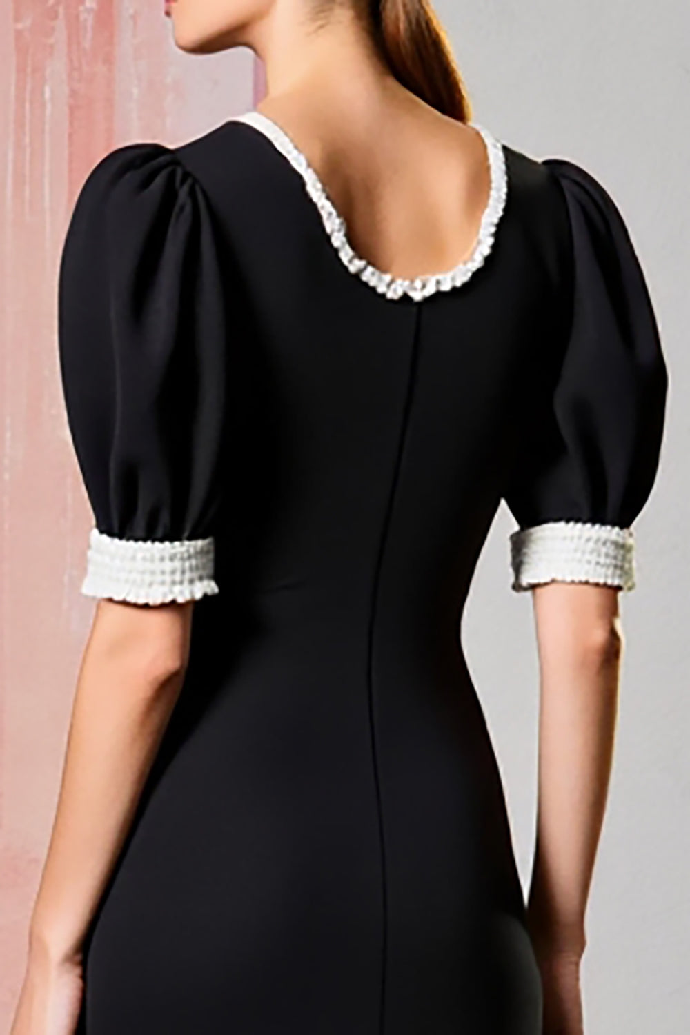 Schwarzes aLnges Partykleid mit Rundhalsausschnitt und kurzen Ärmeln