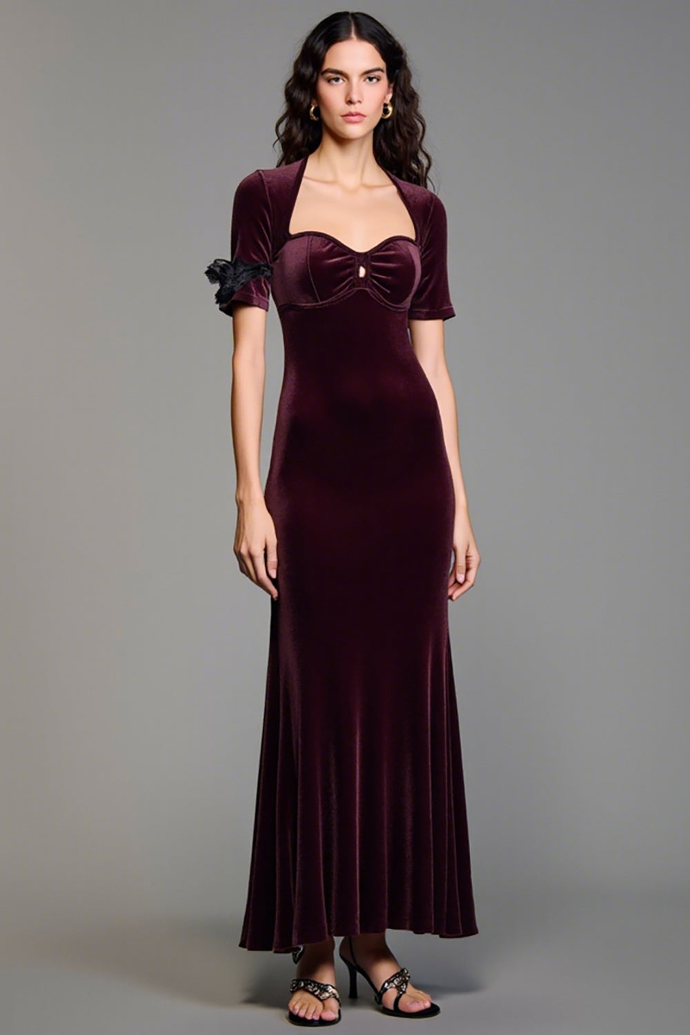 Burgundy Hochzeitsgastkleid aus Samt mit quadratischem Ausschnitt