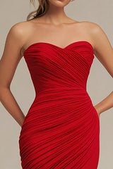 Trägerloses Satin Rotes Plissee Meerjungfrauen Abendkleid
