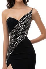 Glitzerndes Schwarzes A-Linie Abendkleid mit einer Schulter und Schlitz
