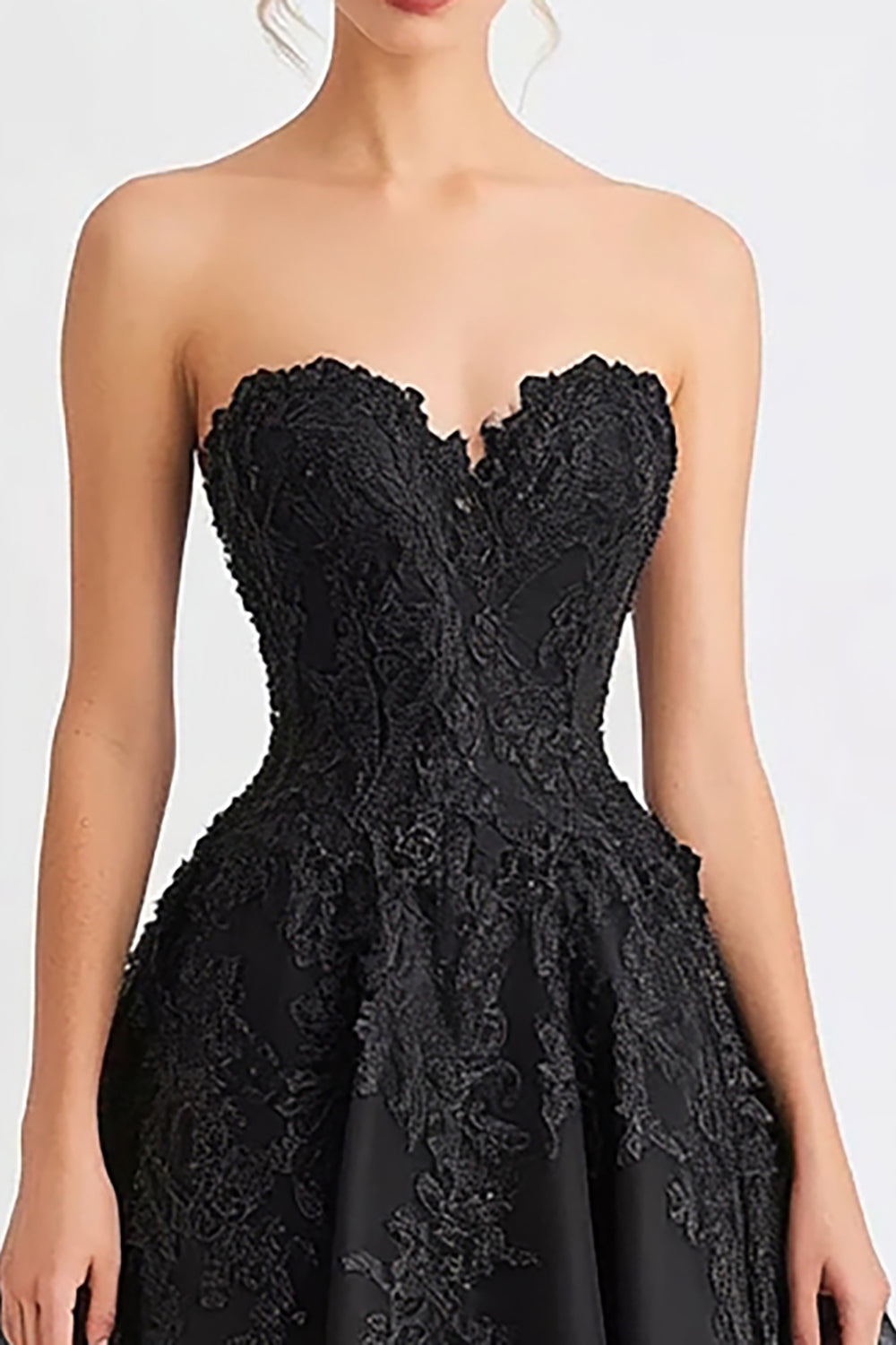 Schwarzes Trägerloses Langes A-Linie Tüll Abendkleid mit Applikationen