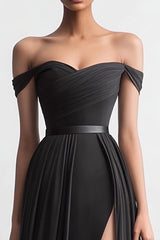 Schulterfreies Schwarzes A-Linie Abendkleid mit Schlitz