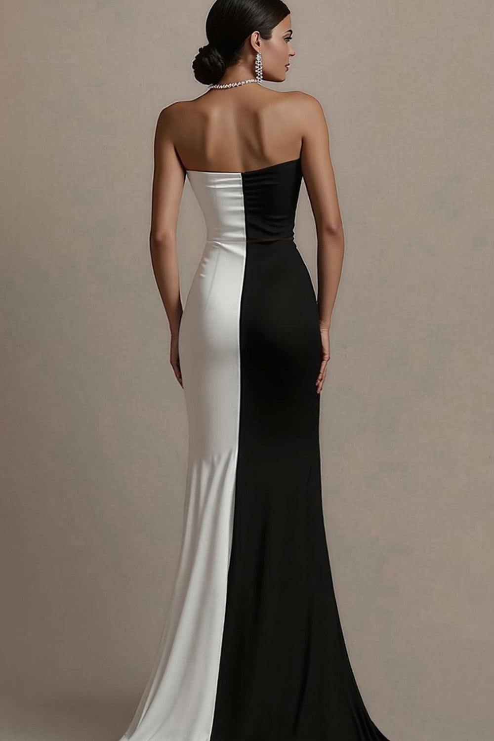 Trägerloses Schwarz-weißes Meerjungfrauen Abendkleid mit Schlitz