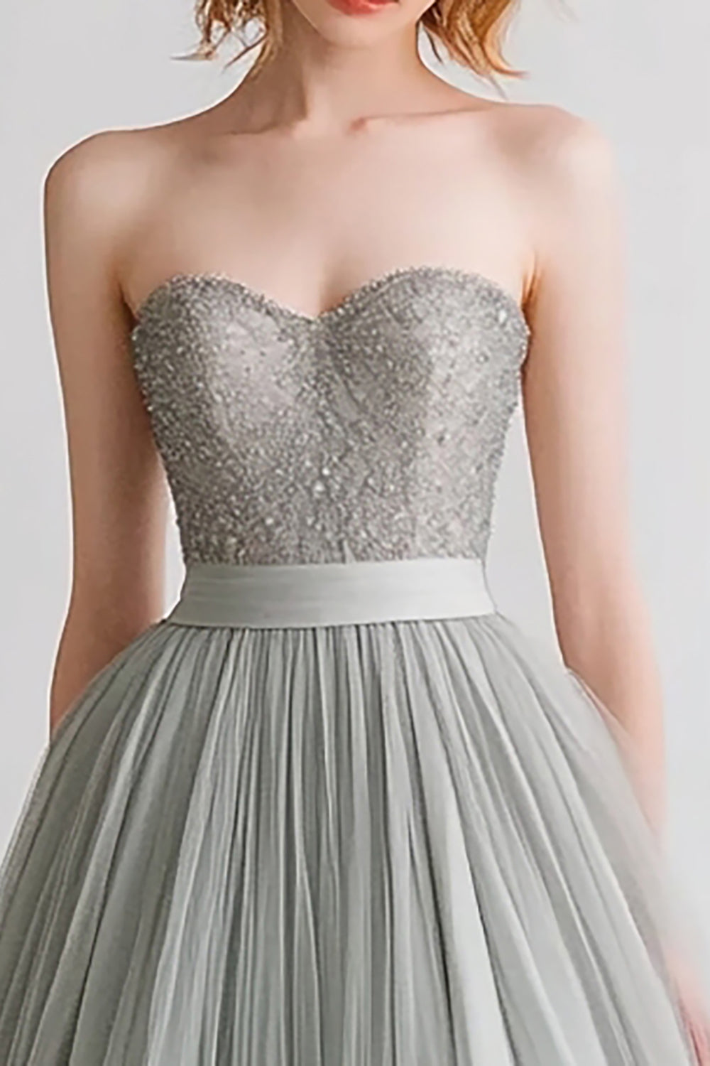Graues Trägerloses Abendkleid aus Tüll in A-Linie