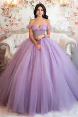 Flieder Schulterfreies Ballkleid mit Rüschen