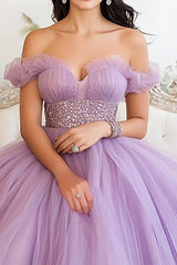 Flieder Schulterfreies Ballkleid mit Rüschen