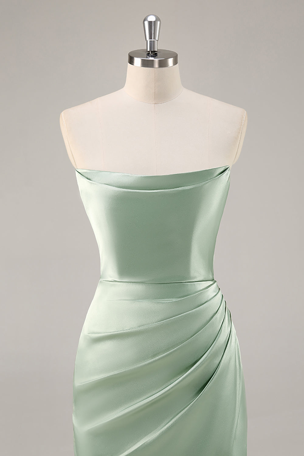 Salbeigrünes Trägerloses Langes Brautjungfernkleid aus Satin mit Schlitz