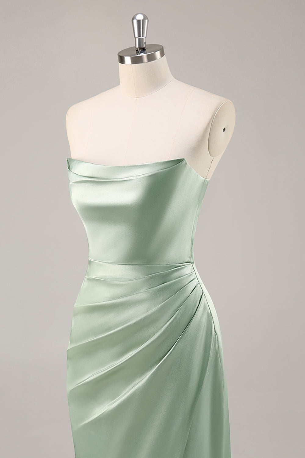 Salbeigrünes Trägerloses Langes Brautjungfernkleid aus Satin mit Schlitz